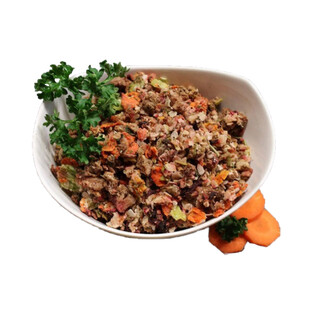 Rindfleisch Menü gekocht mit Gemüse, Kräutern und...